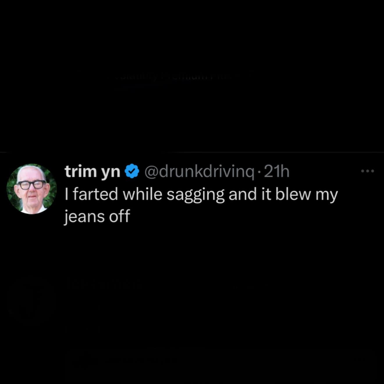 An absurd tweet on a dark background claiming a fart while sagging pants blew their jeans completely off in a hilarious meme.